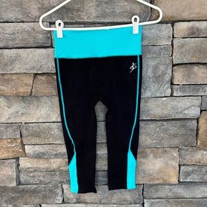 AMAZING SPORTS - Teal and Black Capri Leggings